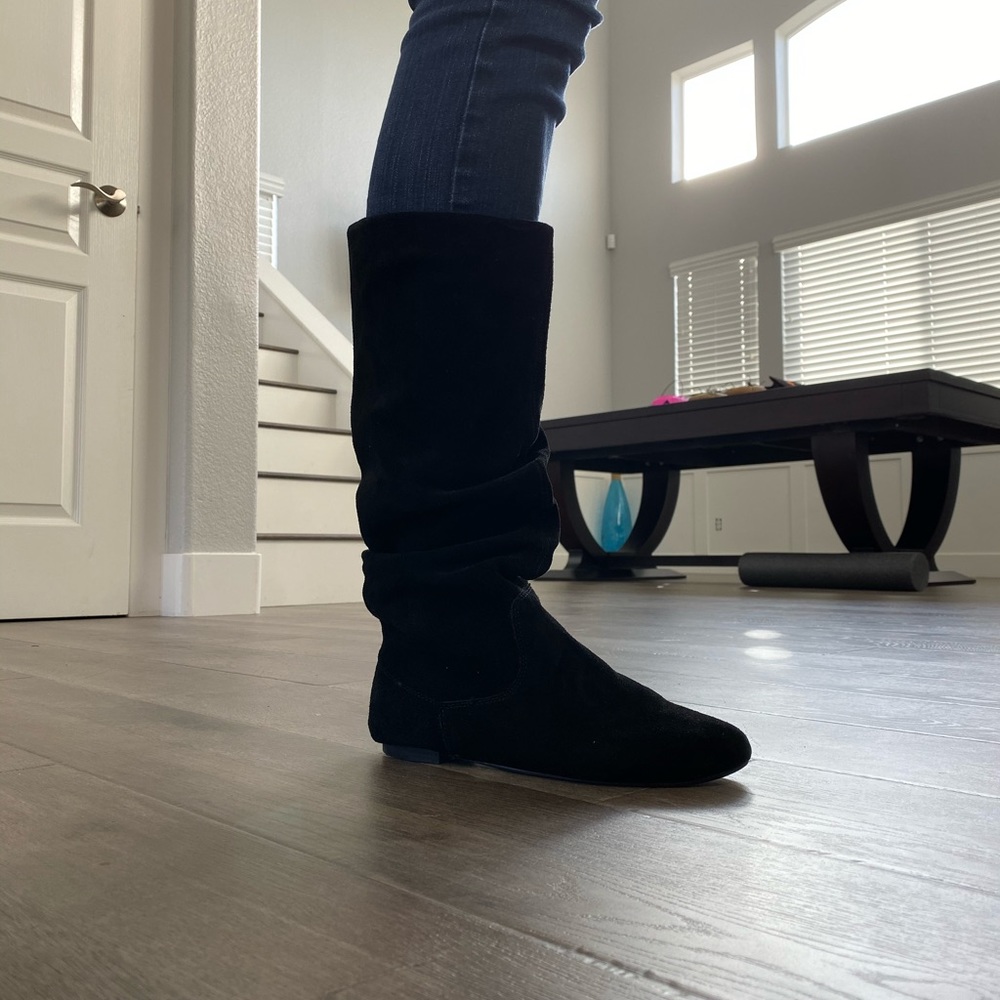 Penny loves Kenny.  Fizz.  Jet black slouch boots.